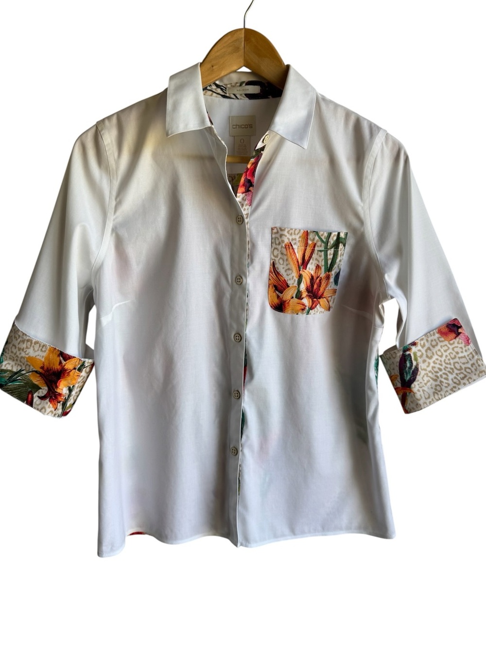 Chico's Tropical Button Down Shirt Sz 0 Small White Cuff Sleeve Office Classy
